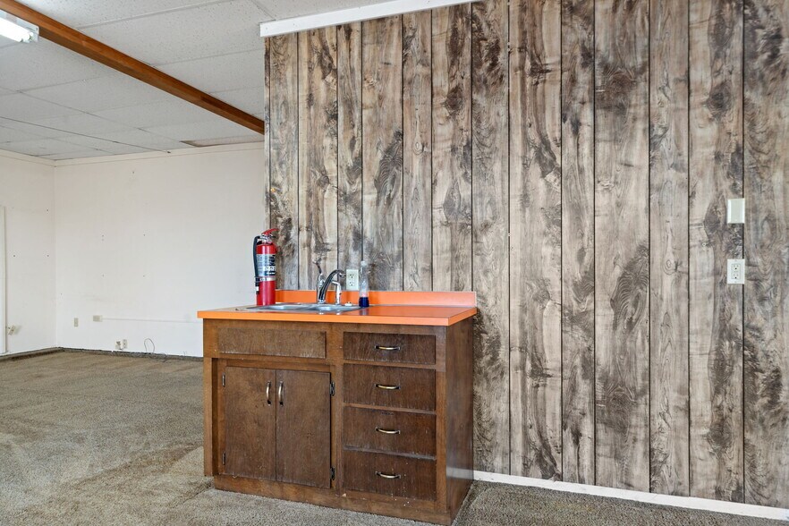 More Photos Of 503 S 3rd Ave, Sequim Flex For Lease