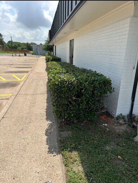 More Photos Of 13131 East Fwy, Houston Freestanding For Sale