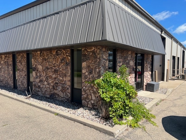 More Photos Of 941 Ashwaubenon St, Green Bay Unknown For Lease