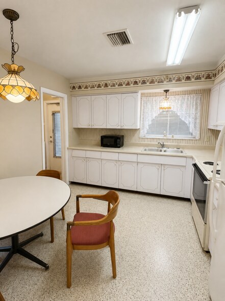 More Photos Of 761 E Prima Vista Blvd, Port Saint Lucie Office For Lease
