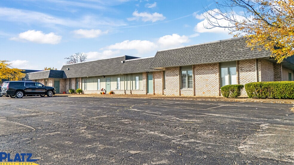 More Photos Of 5208 Mahoning Ave, Austintown Office For Lease