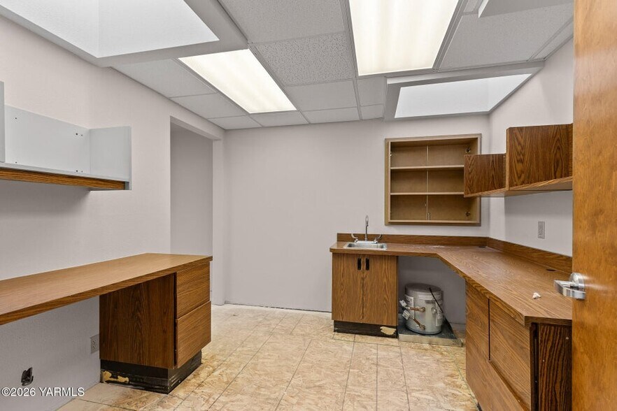 More Photos Of 303 S 12th Ave, Yakima Medical For Sale