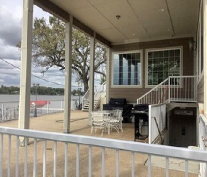 More Photos Of 38 W Grand Ave, Fox Lake Storefront Retail Office For Lease