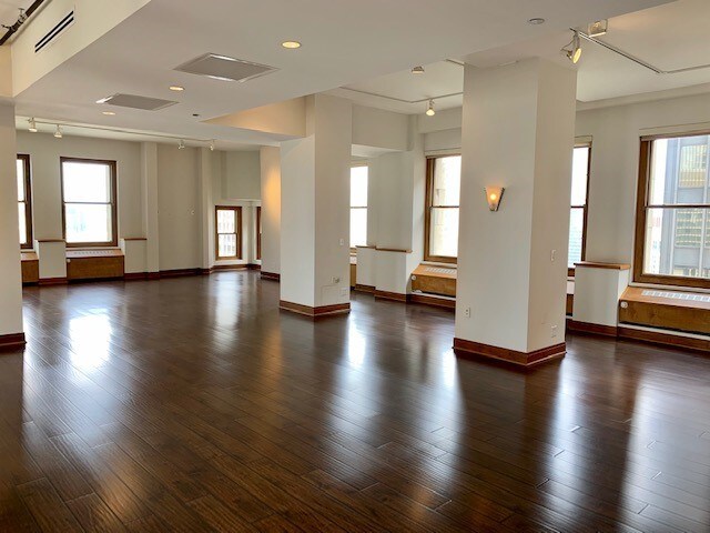More Photos Of 333 N Michigan Ave, Chicago Office For Lease