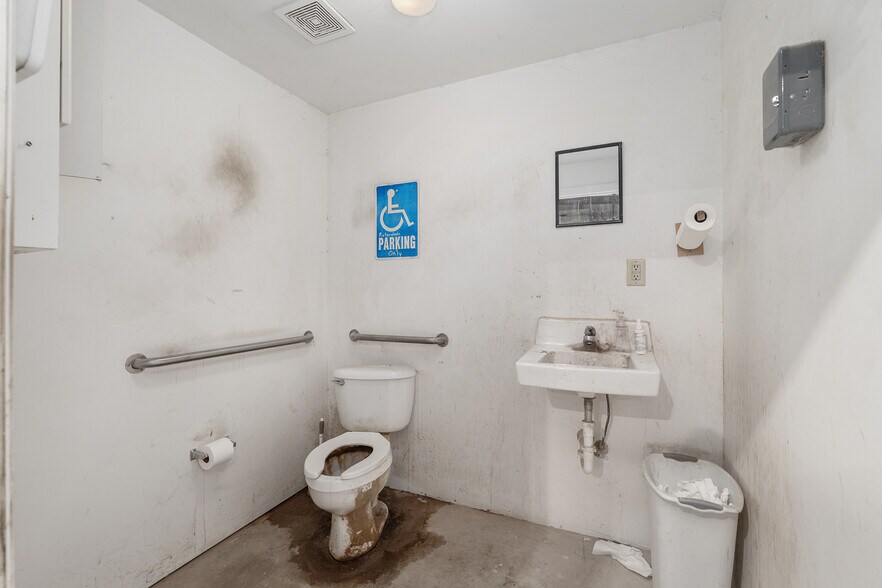 More Photos Of 26509 NW Us-27, High Springs Warehouse For Sale