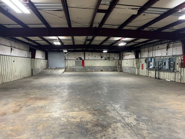 More Photos Of 320 South St, Perry Warehouse For Lease