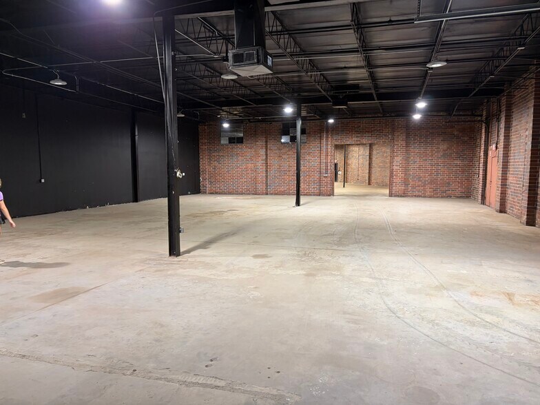 More Photos Of 5706 New Peachtree Rd, Chamblee Light Manufacturing For Sale