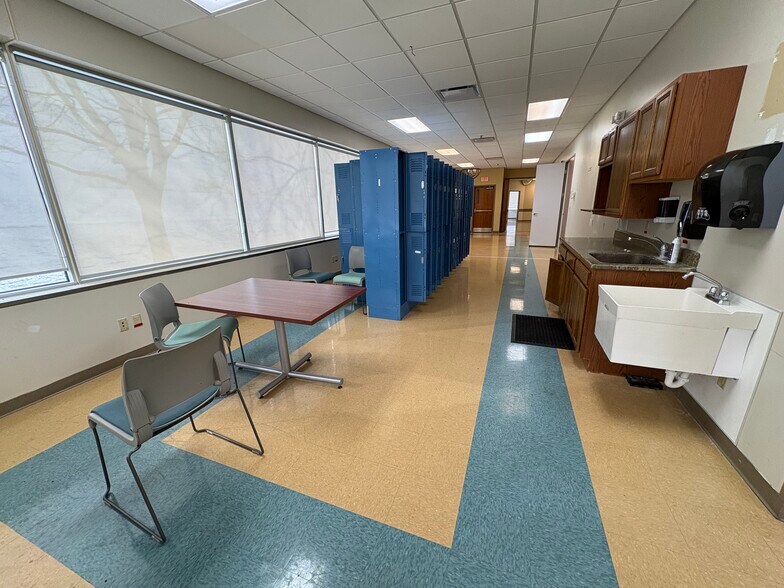 More Photos Of 3589 Sagamore Pky, Lafayette Office For Lease