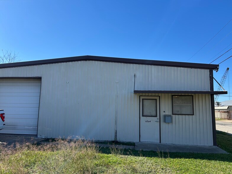 More Photos Of 6504 McGrew St, Houston Warehouse For Lease