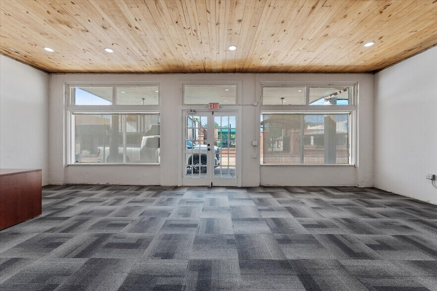 More Photos Of 313 E Main St, Humble Storefront Retail Office For Lease
