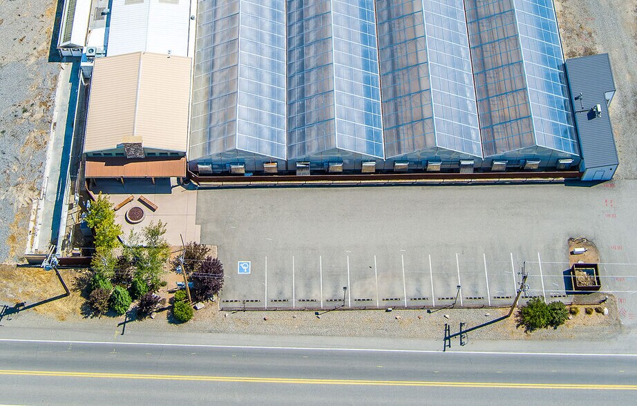 More Photos Of 1043 N River Rd, Palisade Freestanding For Sale