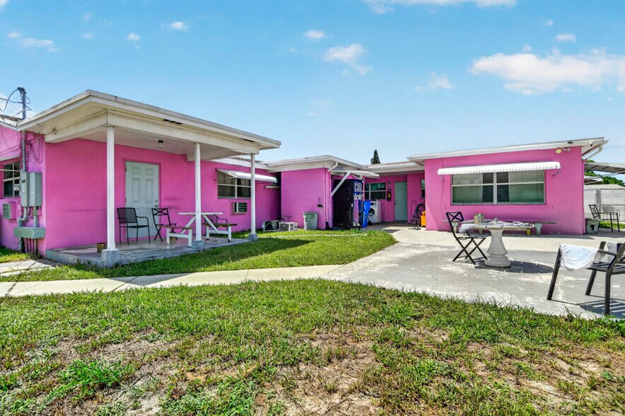 More Photos Of Blue Heron Blvd - 40 Bed Licensed Independent Living Facility, Riviera Beach Healthcare For Sale