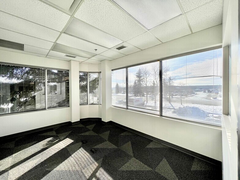 More Photos Of 4640-4888 72nd Ave SE, Calgary Distribution For Lease