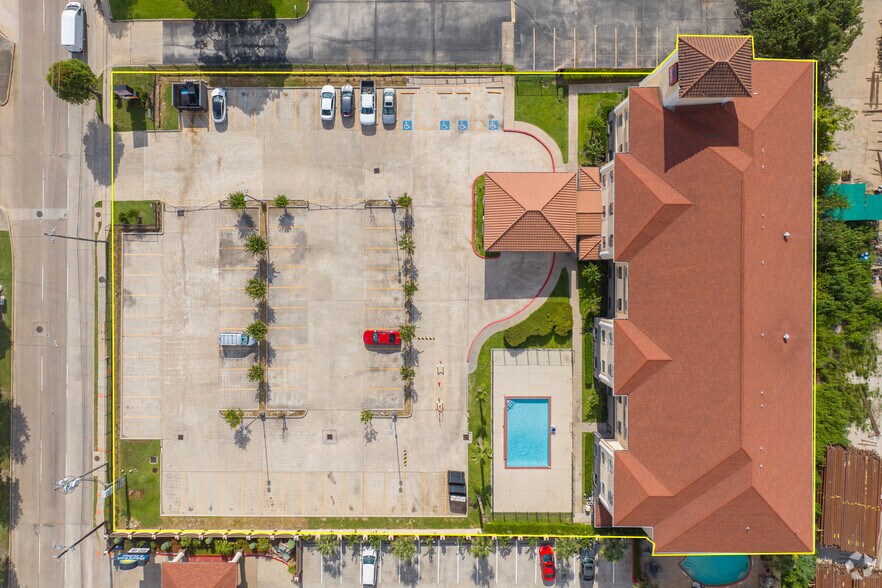 More Photos Of 9120 Airport Blvd, Houston Hotel For Sale