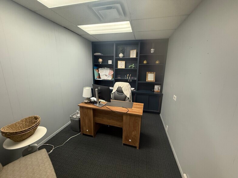 More Photos Of 4700 N 51st Ave, Phoenix Medical For Sale