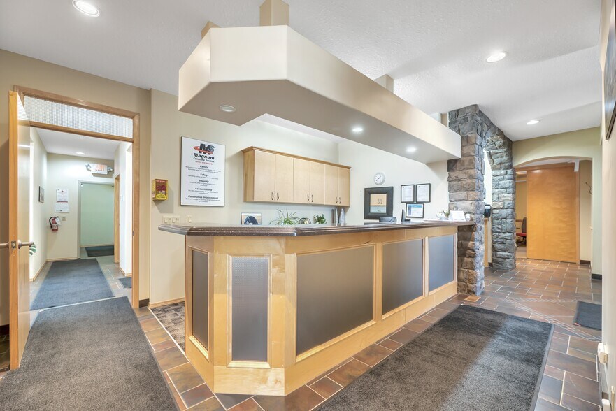 More Photos Of 118 Canal Gdns, Strathmore Light Distribution For Sale