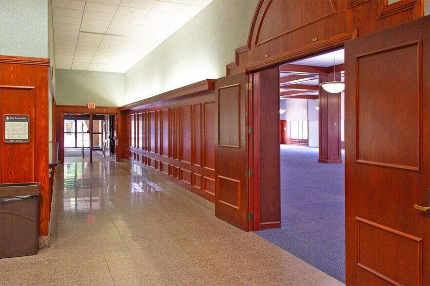 More Photos Of 313 S Capitol Ave, Lansing Office For Sale