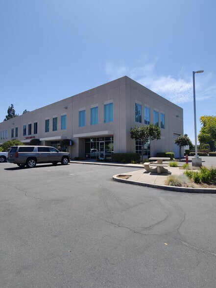 More Photos Of 325 N Puente St, Brea Light Manufacturing For Lease