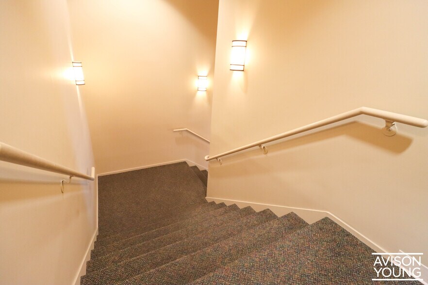 More Photos Of 1845 Midpark Rd, Knoxville Office For Lease