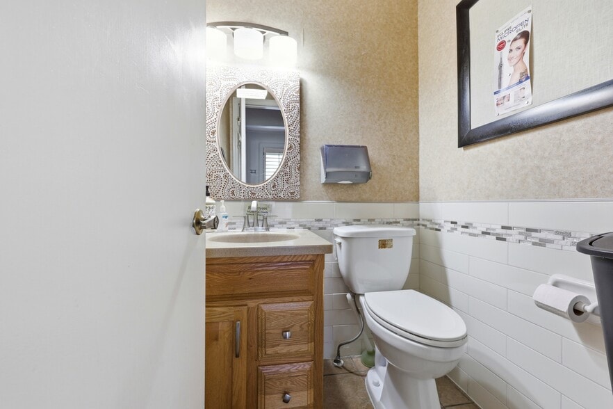 More Photos Of 3683 Crown Point Rd, Jacksonville Storefront Retail Office For Sale