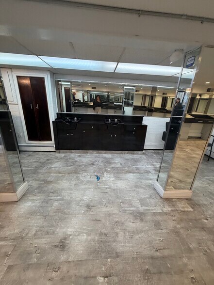 More Photos Of 7508 Metropolitan Ave, Middle Village Storefront Retail Residential For Lease