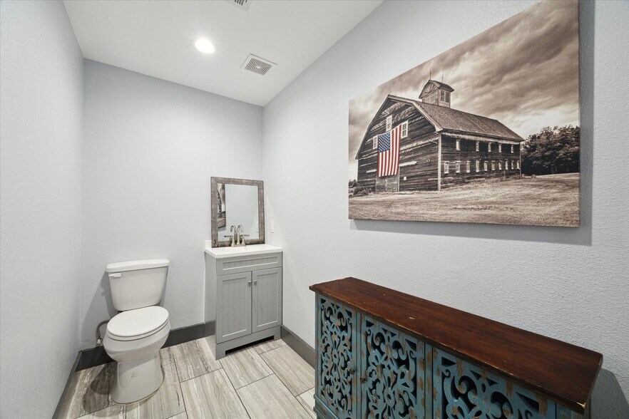 More Photos Of 16610 Sea Lark Rd, Houston Office For Sale