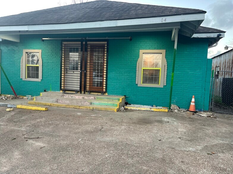 More Photos Of 304 S Lockwood Dr, Houston Storefront Retail Office For Sale