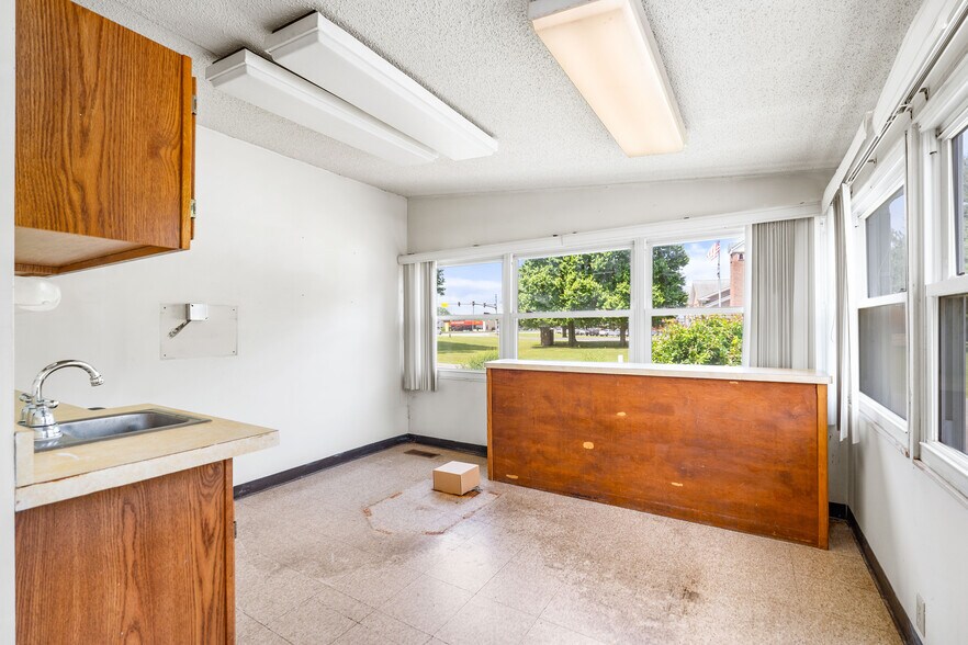 More Photos Of 401 E Pulaski Hwy, Elkton Medical For Sale