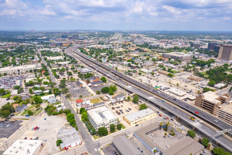 More Photos Of 718 Lexington Ave, San Antonio Medical For Lease