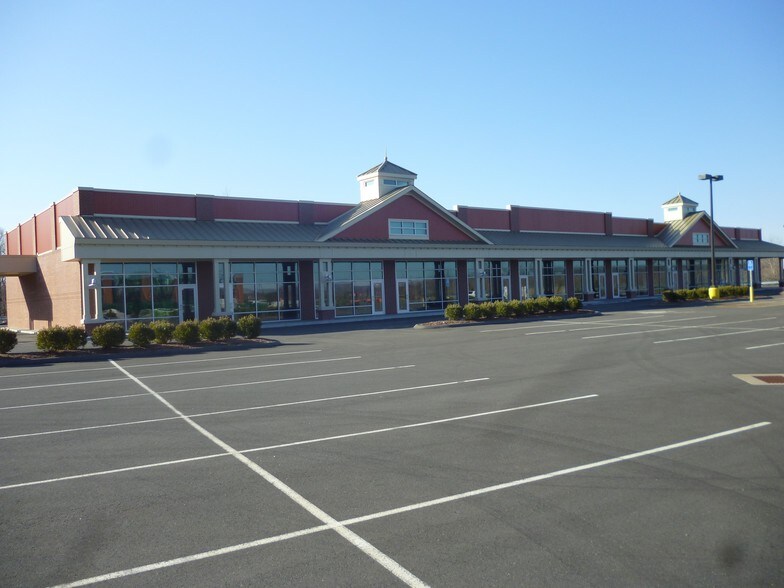 More Photos Of 90 Monroe Tpke, Trumbull Freestanding For Lease