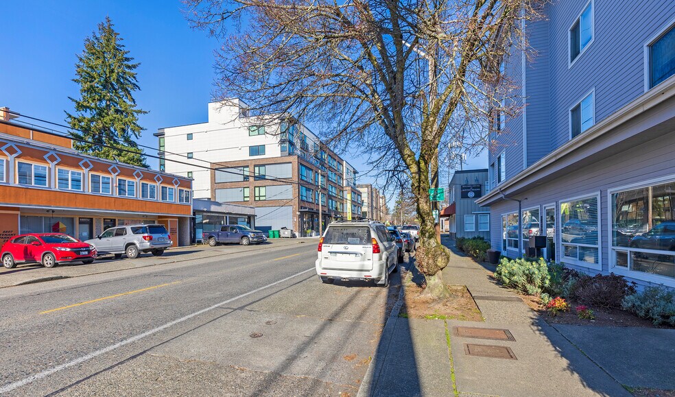 More Photos Of 8804 Roosevelt Way NE, Seattle Office For Sale