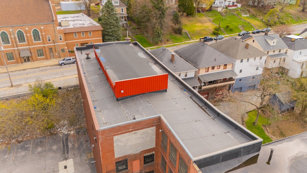 More Photos Of 1439 Sunset Blvd, Steubenville Flex For Sale