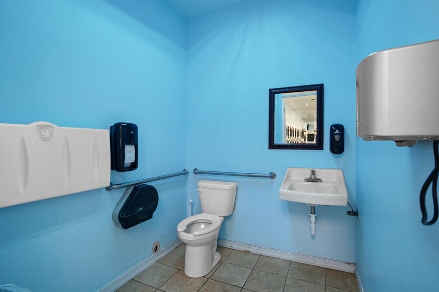 More Photos Of 625 SW 31st Ave, Minot Freestanding For Sale