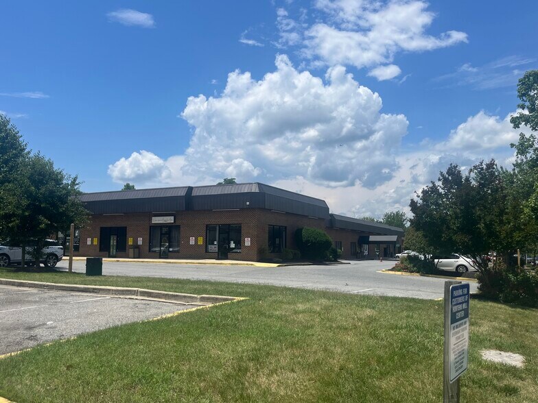 More Photos Of 713-741 Cady Dr, Fort Washington Storefront Retail Office For Lease