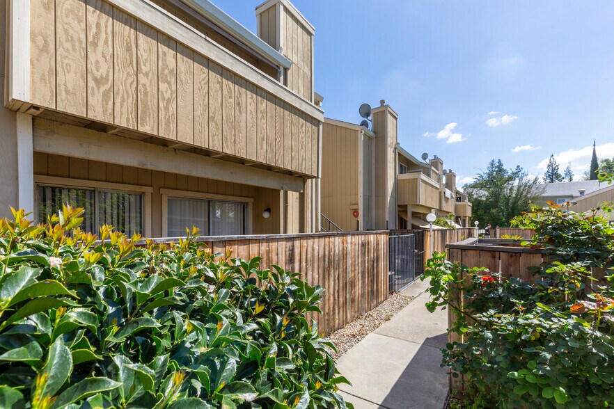 More Photos Of 2330 Hurley Way, Sacramento Apartments For Sale