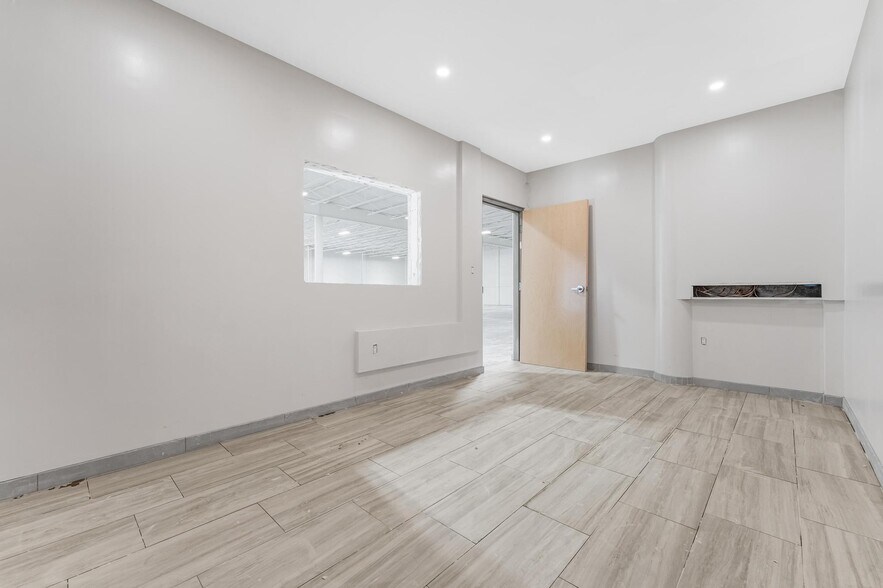 More Photos Of 14525-14570 NW 26th Ave, Opa Locka Manufacturing For Lease