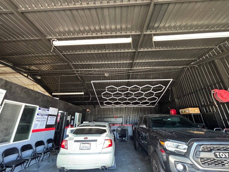 More Photos Of 561 N Palm Ave, Hemet Service For Sale