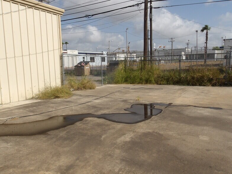 More Photos Of 618 W Van Buren Ave, Harlingen Light Distribution For Sale