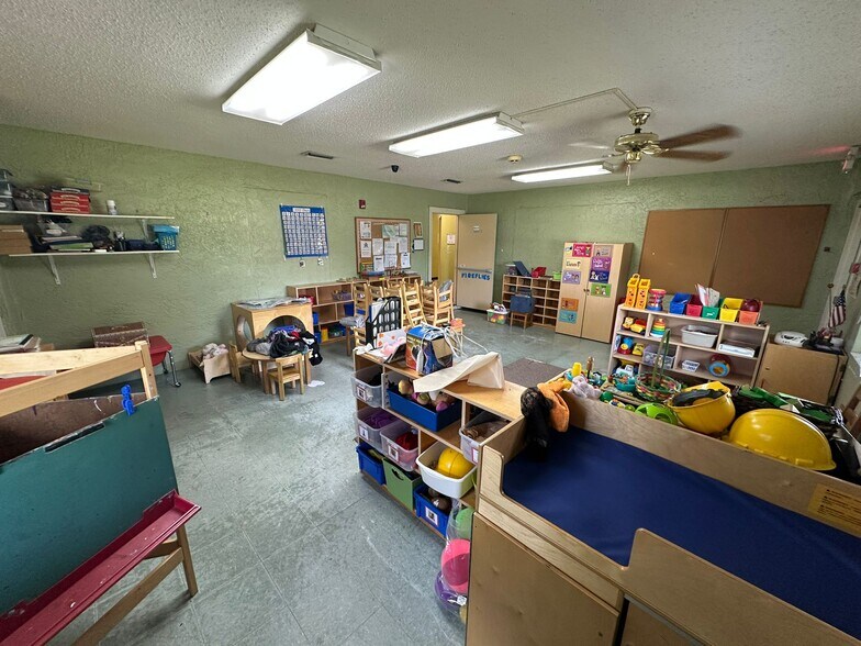 More Photos Of 90 S Doverplum Ave, Kissimmee Schools For Lease