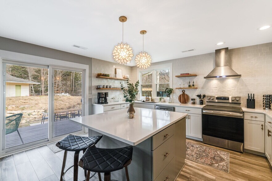 More Photos Of 4102 Soco Rd, Maggie Valley Hotel For Sale