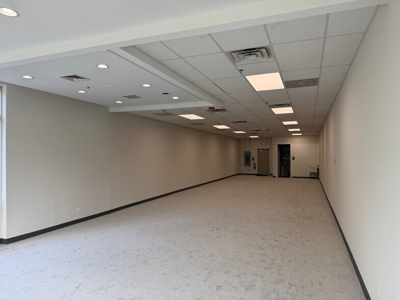 More Photos Of 890 S Rand Rd, Lake Zurich Unknown For Lease