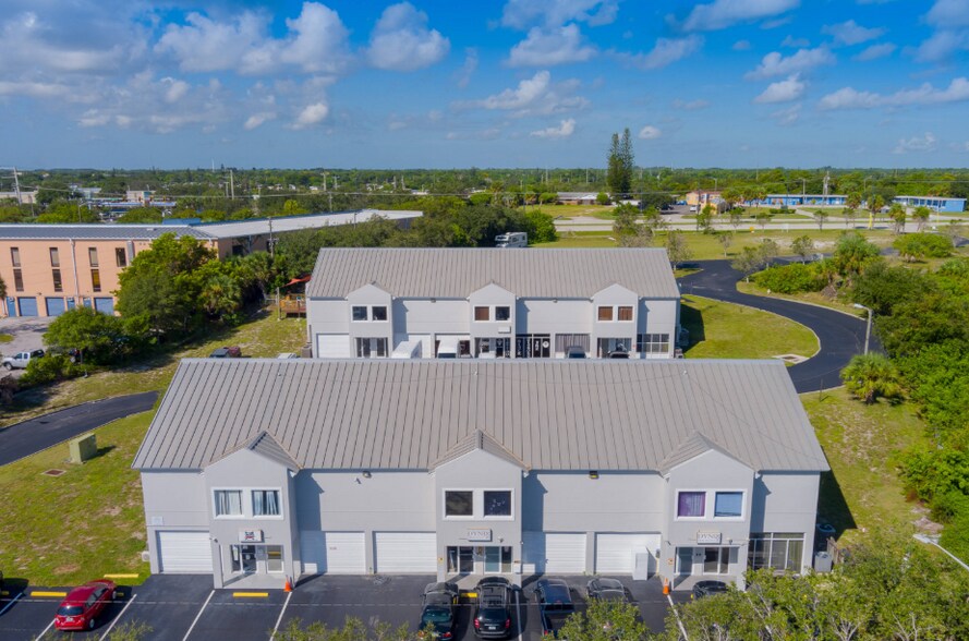 More Photos Of 2250-2296 N US Highway 1, Fort Pierce Flex For Lease