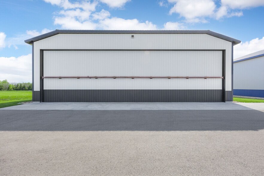 More Photos Of 530 Aircom Dr, Marion Airplane Hangar For Sale