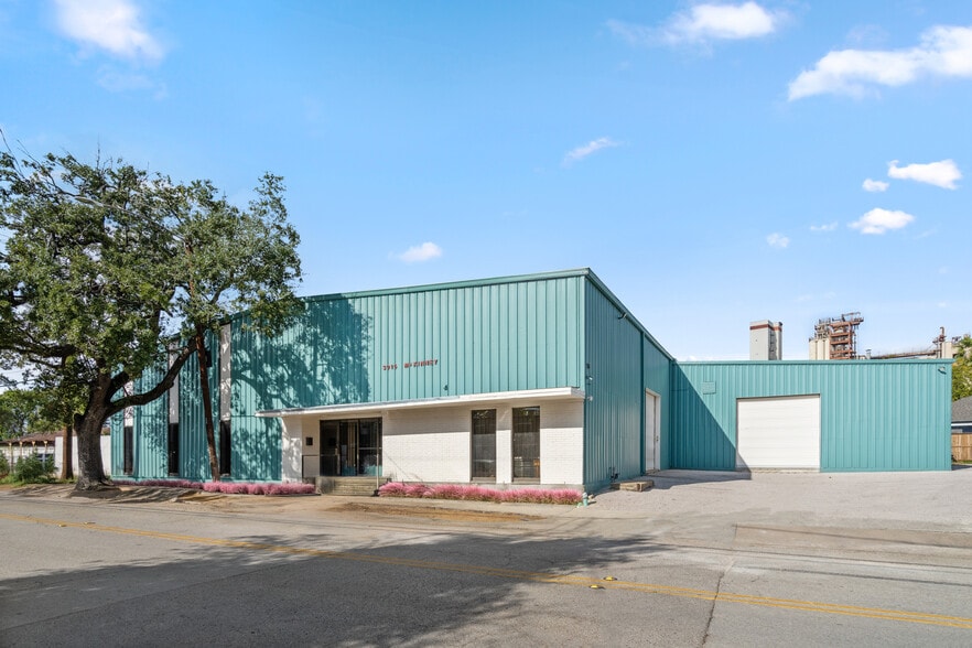 More Photos Of 3915 McKinney St, Houston Light Distribution For Lease