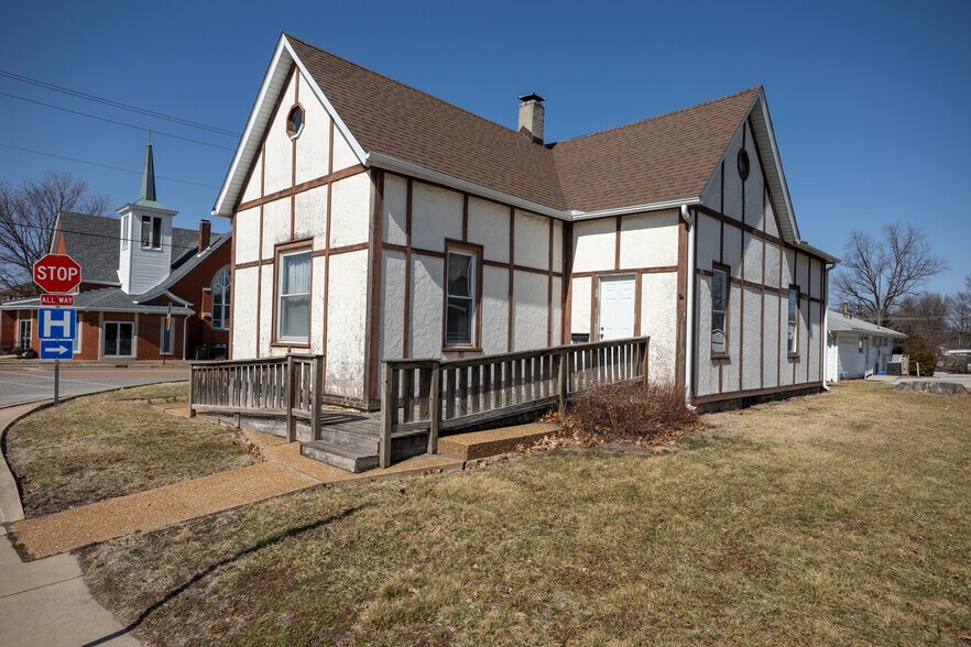 Primary Photo Of 425 W Main St, Staunton Office For Sale