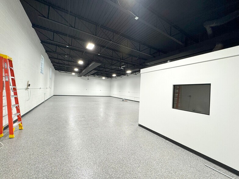 More Photos Of 629-631 Minnesota Dr, Troy Warehouse For Sale