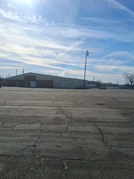 More Photos Of 4459 Broadway, Macon Distribution For Sale