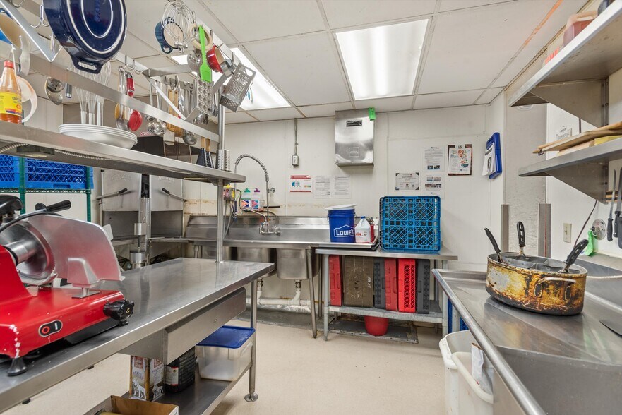 More Photos Of 335 Main St, Carbondale General Retail For Sale