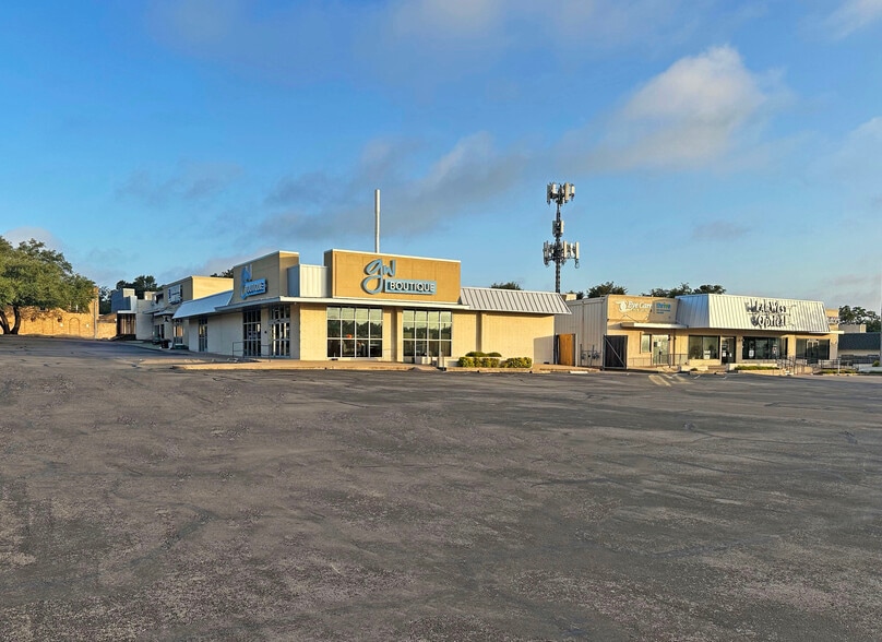 More Photos Of 3910 Far West Blvd, Austin General Retail For Lease