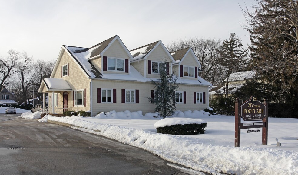More Photos Of 24 Brentwood Rd, Bay Shore Medical For Lease